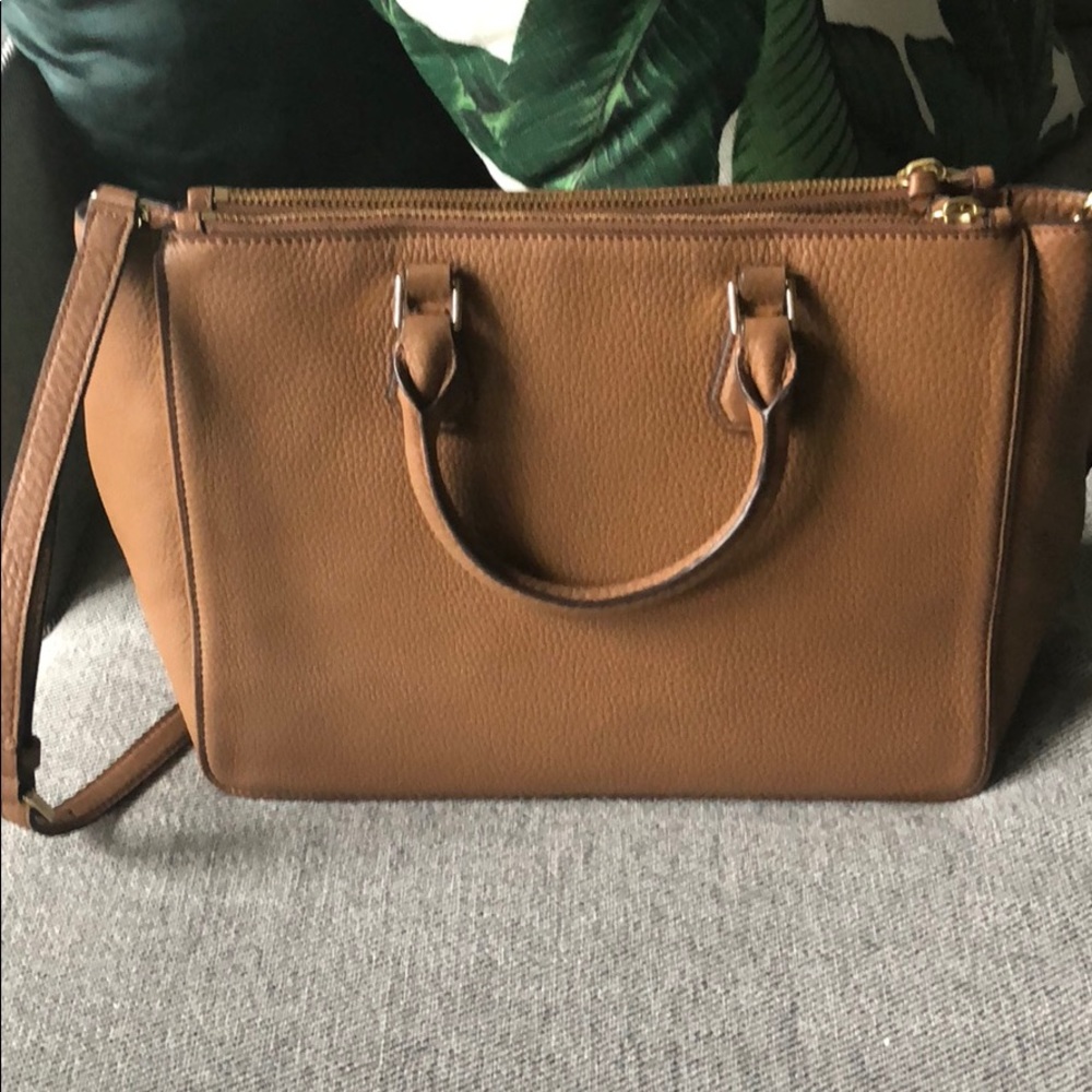 Tory Burch Handbag - like new!!!! - Picture 2 of 4